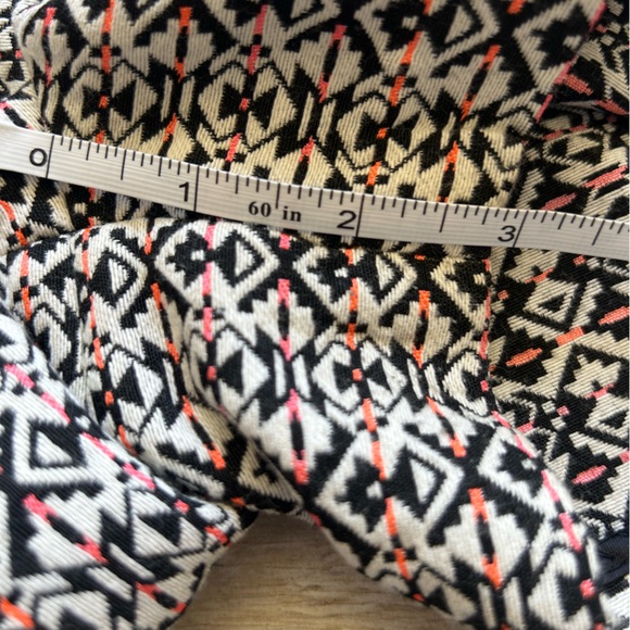 TART COLLECTIONS, IKAT PATTERN SHORTS - Picture 2 of 9